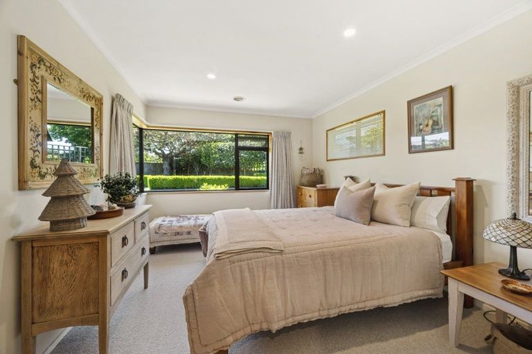 Photo of property in 22 Fairview Terrace, Waipahihi, Taupo, 3330