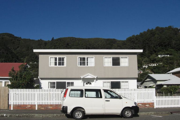 Photo of property in 17 Marine Parade, Eastbourne, Lower Hutt, 5013