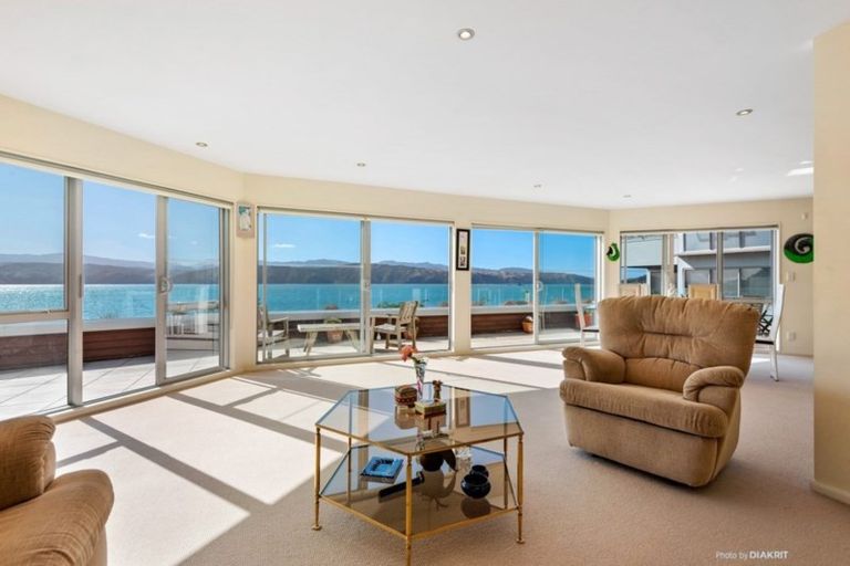 Photo of property in 1/279 Karaka Bay Road, Karaka Bays, Wellington, 6022