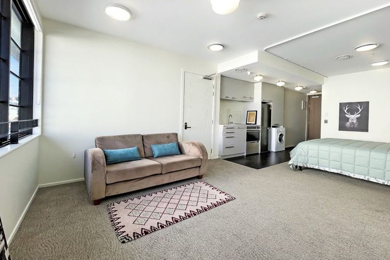 Photo of property in 102/3 Roxburgh Street, Mount Victoria, Wellington, 6011