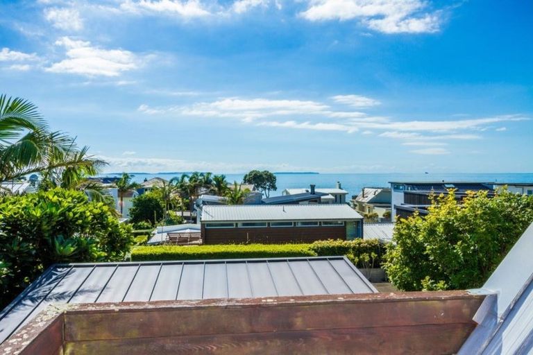 Photo of property in 18 Tiri Road, Milford, Auckland, 0620