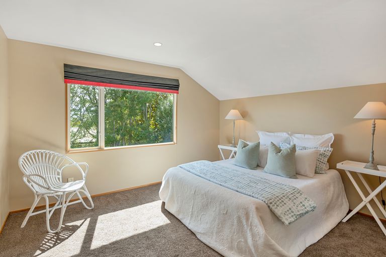 Photo of property in 31b Sandwich Road, Beckenham, Christchurch, 8023