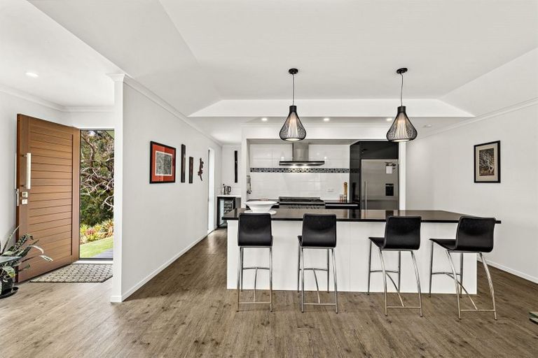 Photo of property in 3b Hobbs Road, Matakatia, Whangaparaoa, 0930