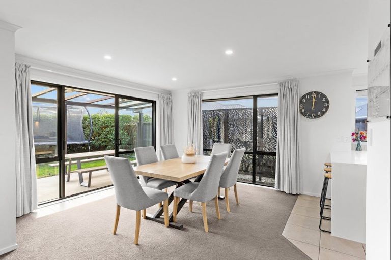 Photo of property in 31 Chestnut Close, Kelvin Grove, Palmerston North, 4414