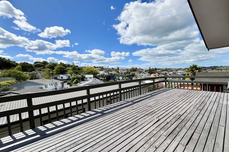 Photo of property in 20 Trias Road, Totara Vale, Auckland, 0629