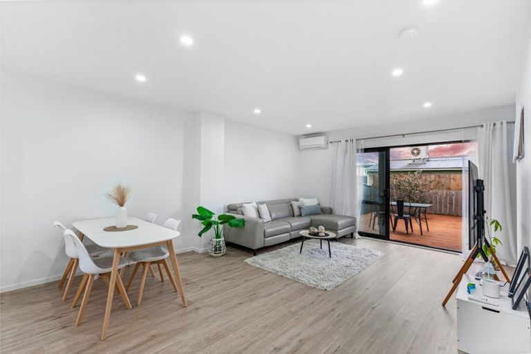 Photo of property in 37 Eileen Newey Place, Henderson, Auckland, 0612