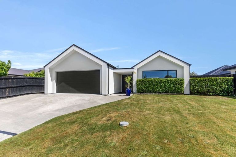 Photo of property in 17 Churchill Drive, Rangiora, 7400