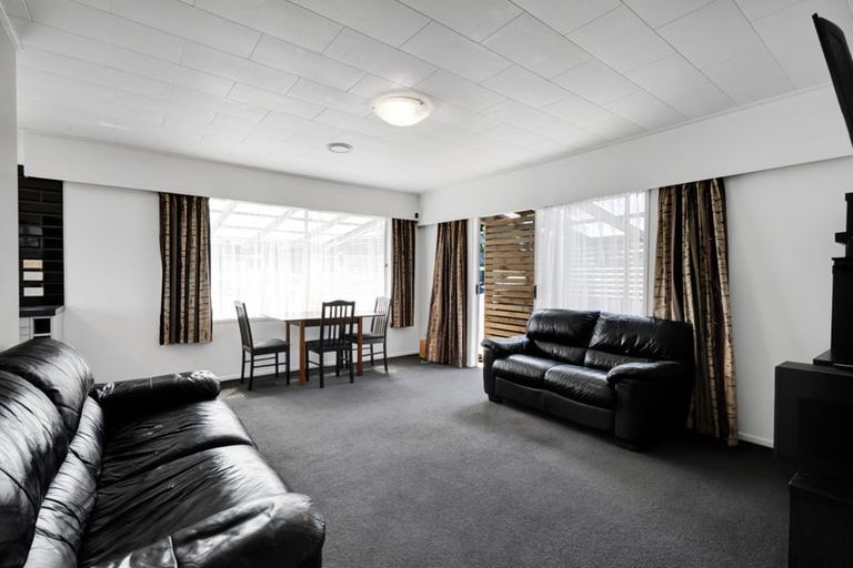 Photo of property in 28a Simons Street, Moturoa, New Plymouth, 4310