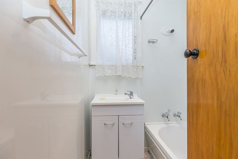 Photo of property in 2 Arahura Crescent, Waitangirua, Porirua, 5024