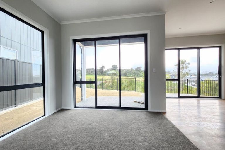 Photo of property in 12 Koreke Close, Kenepuru, Porirua, 5022