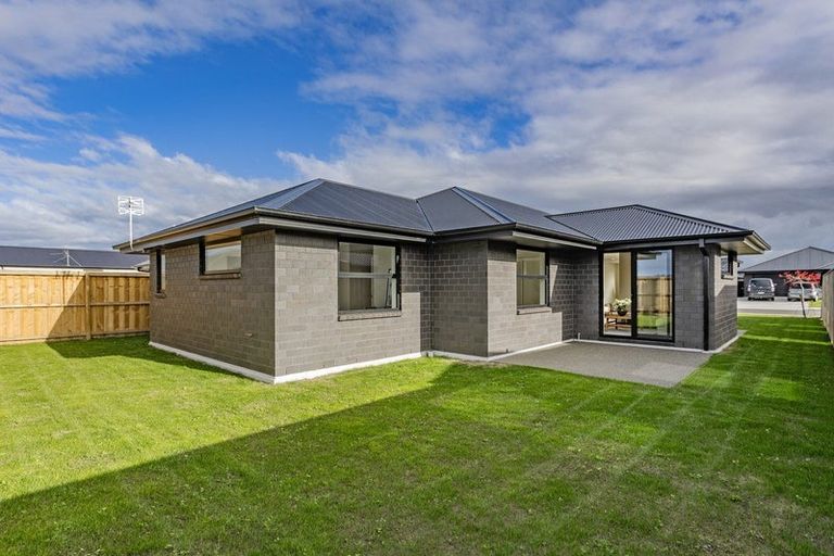 Photo of property in 24 Cousins Street, Woodend, 7691