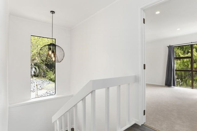 Photo of property in 406 Scenic Drive, Waiatarua, Auckland, 0612