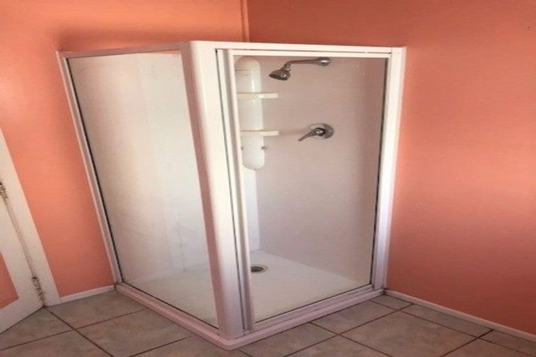 Photo of property in 68a Flanshaw Road, Te Atatu South, Auckland, 0610