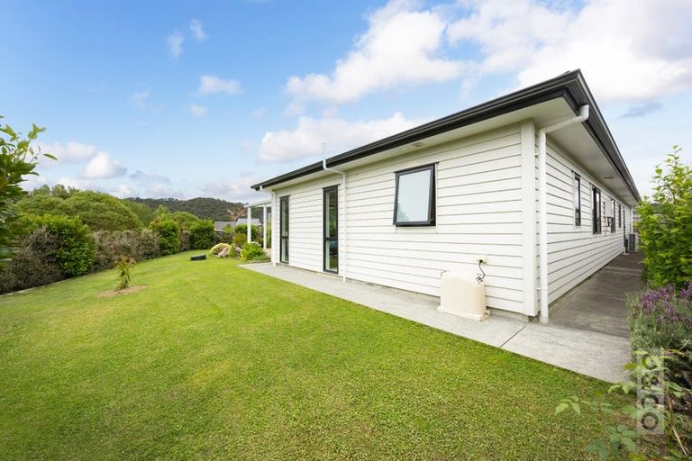 Photo of property in 15 Vogwill Road, Kumeu, 0810