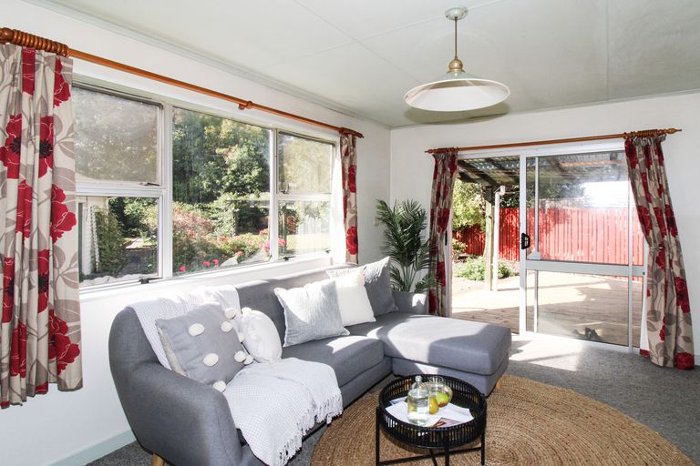 Photo of property in 78 Victoria Street, Carterton, 5713