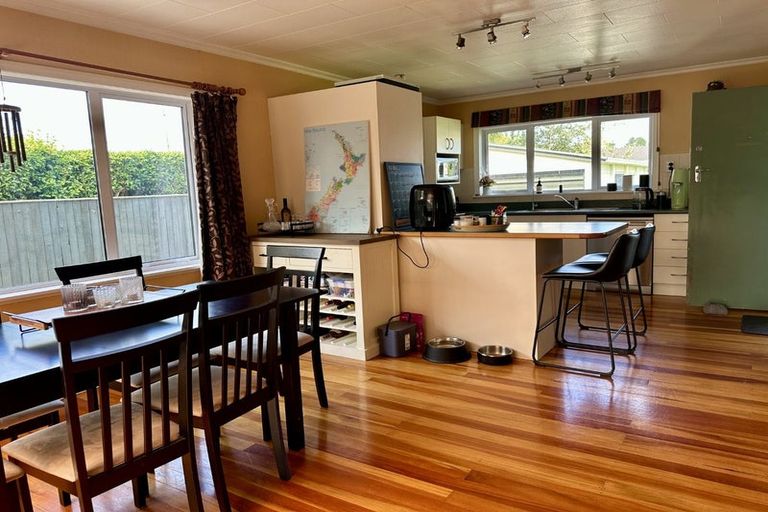 Photo of property in 12 Park Road, West End, Palmerston North, 4412