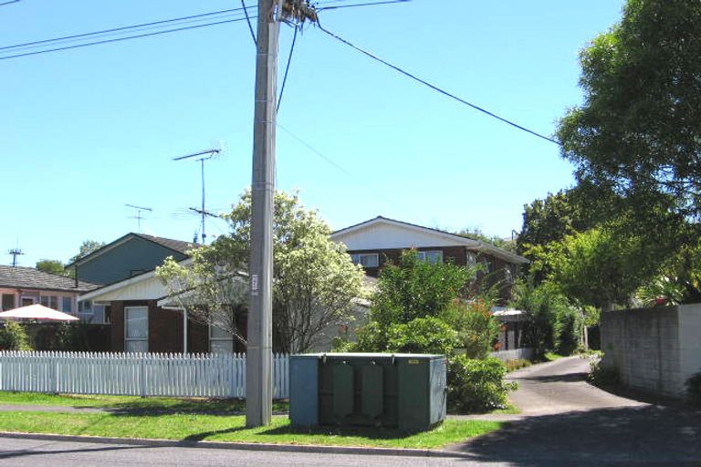 Photo of property in 2/136 Nile Road, Milford, Auckland, 0620