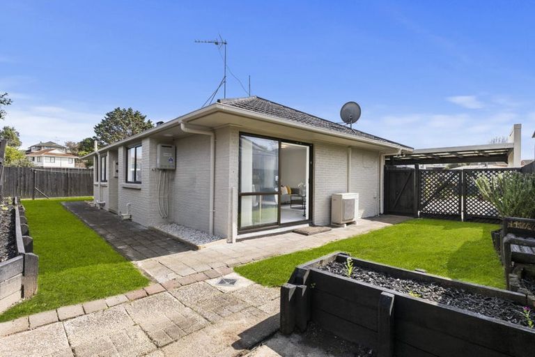 Photo of property in 2/49 Larne Avenue, Pakuranga Heights, Auckland, 2010