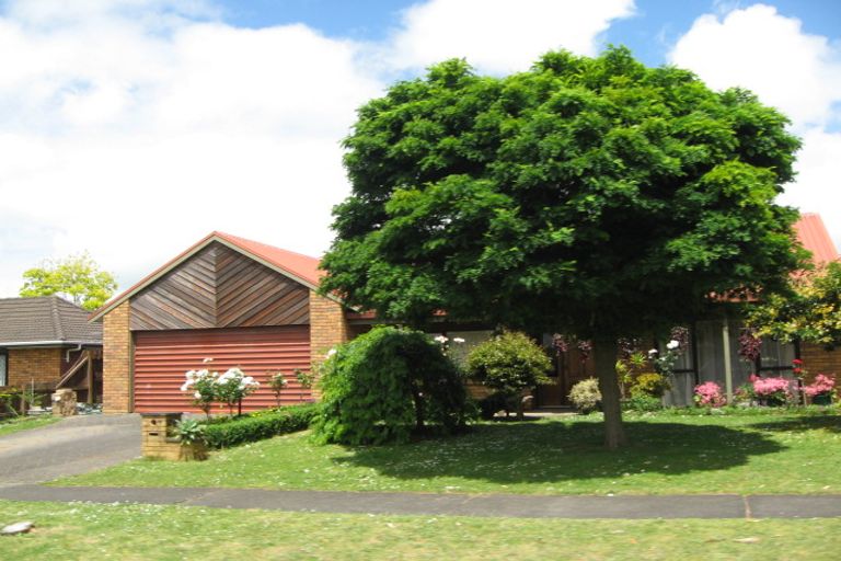 Photo of property in 13 Gardone Terrace, Conifer Grove, Takanini, 2112