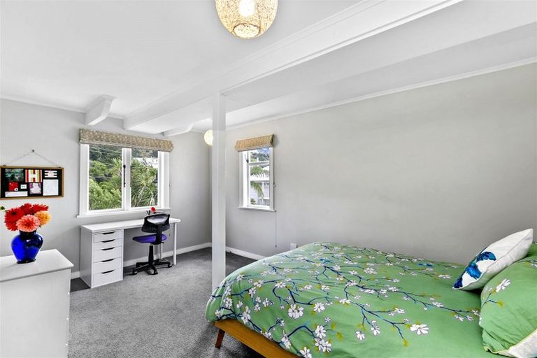 Photo of property in 12 Moana Road, Kelburn, Wellington, 6012