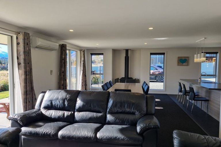 Photo of property in 4 Dwyer Place, Lake Tekapo, 7999