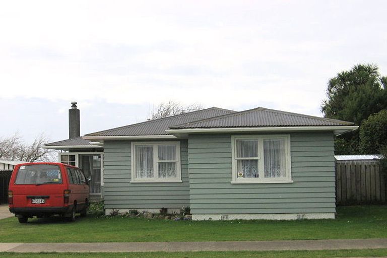 Photo of property in 12 Collingwood Street, Levin, 5510