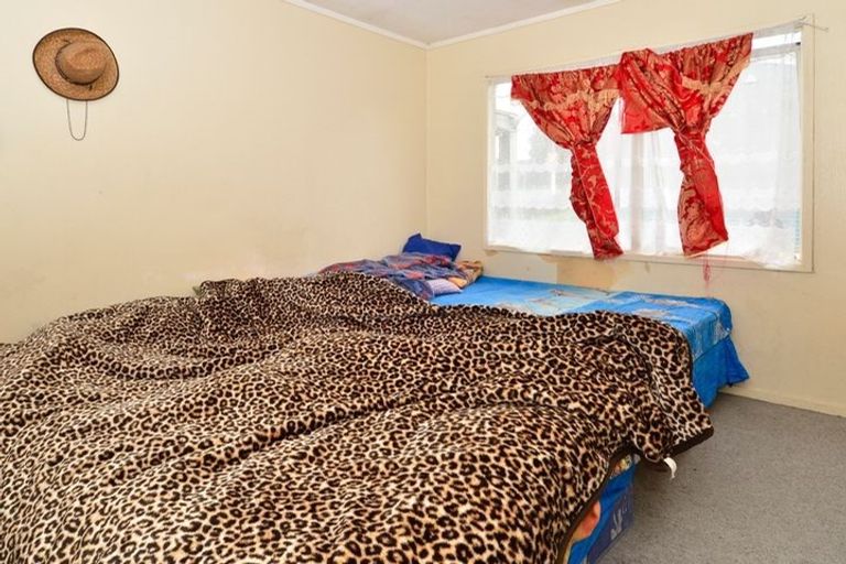 Photo of property in 2/136 Shifnal Drive, Randwick Park, Auckland, 2105