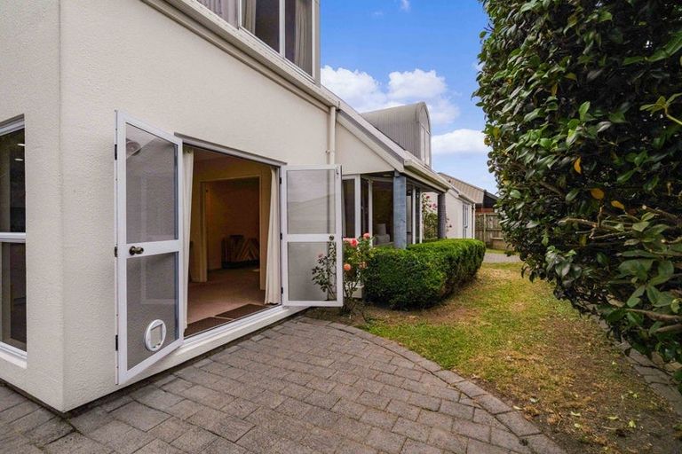 Photo of property in 4 Broadfell Avenue, Avonhead, Christchurch, 8042