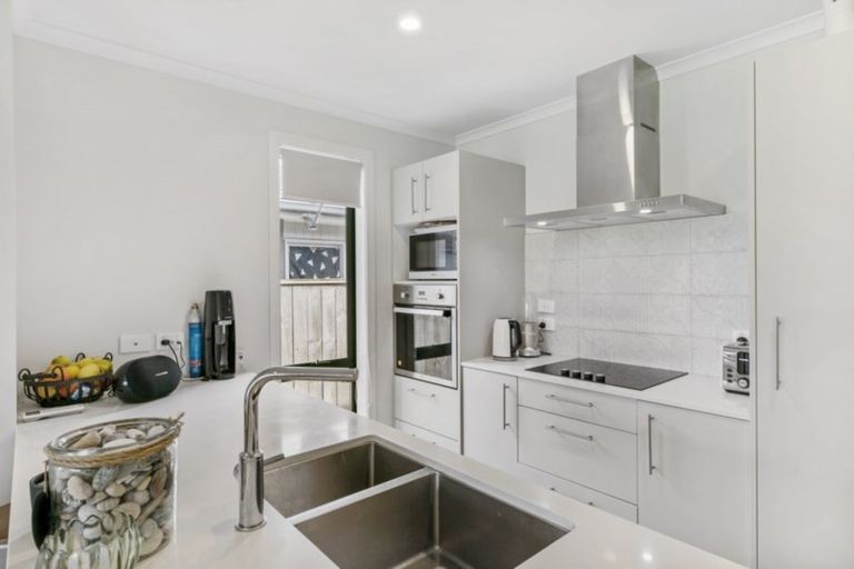 Photo of property in 24 Richardson Road, Omokoroa, 3114