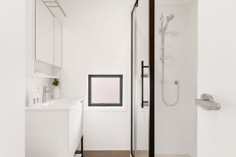 Photo of property in 2 Kotuitui Street, Manukau, Auckland, 2104