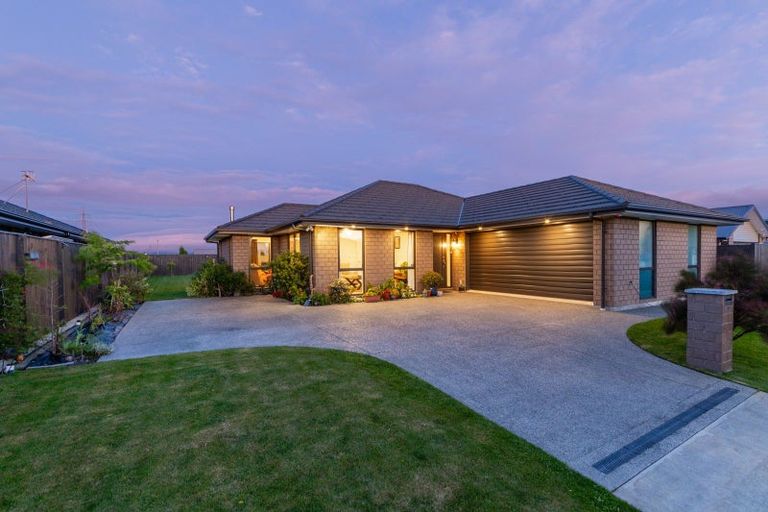 Photo of property in 199 Pacific Drive, Fitzherbert, Palmerston North, 4410