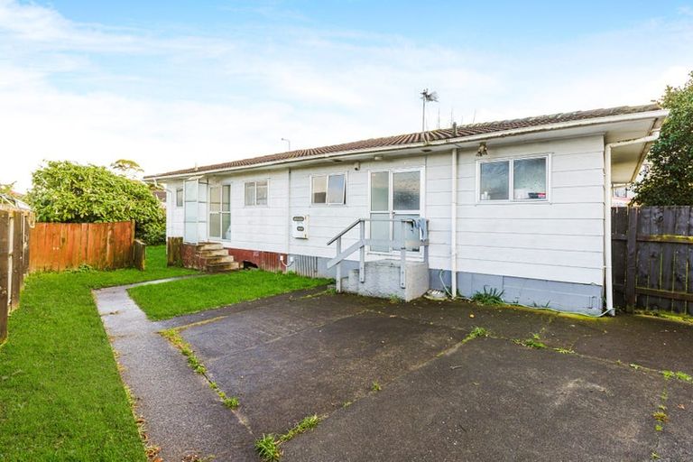 Photo of property in 2/27 Mon Desir Place, Manurewa, Auckland, 2102