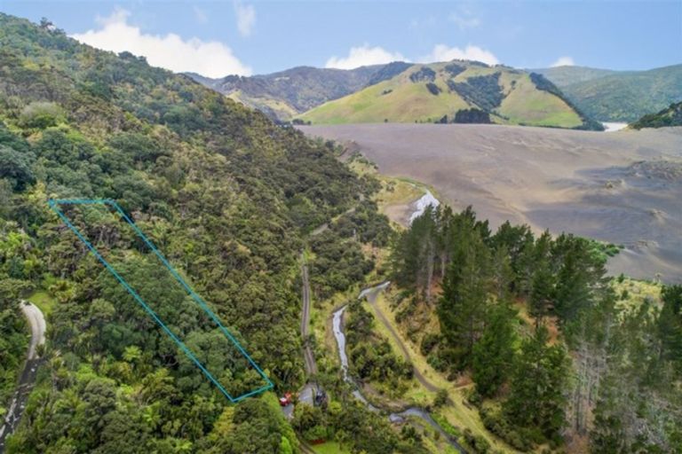 Photo of property in 13 Tasman View Road, Te Henga / Bethells Beach, Bethells Beach, 0781