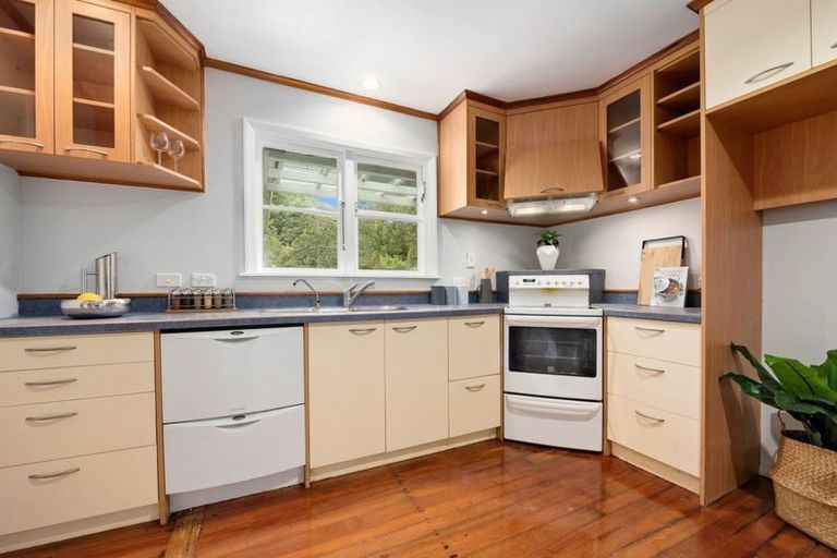 Photo of property in 11 Horoeka Street, Stokes Valley, Lower Hutt, 5019