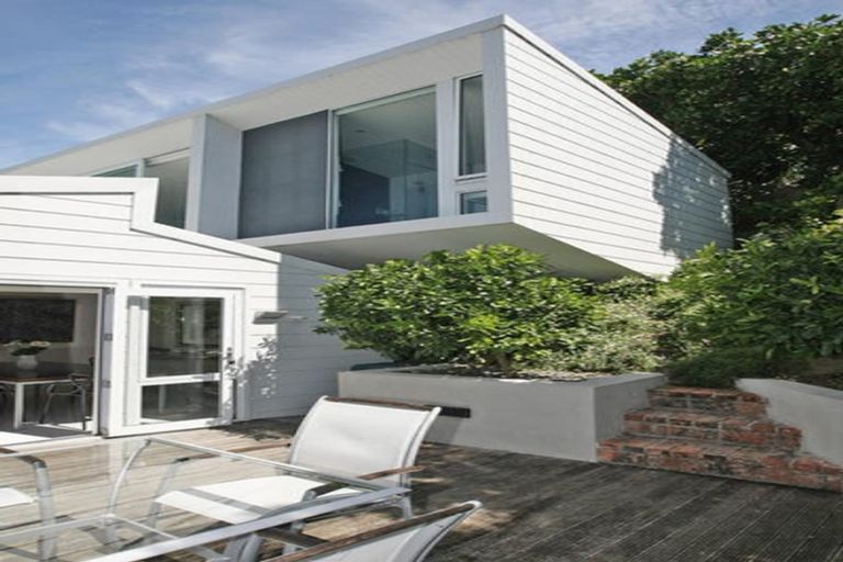 Photo of property in 15 Wadestown Road, Wadestown, Wellington, 6012