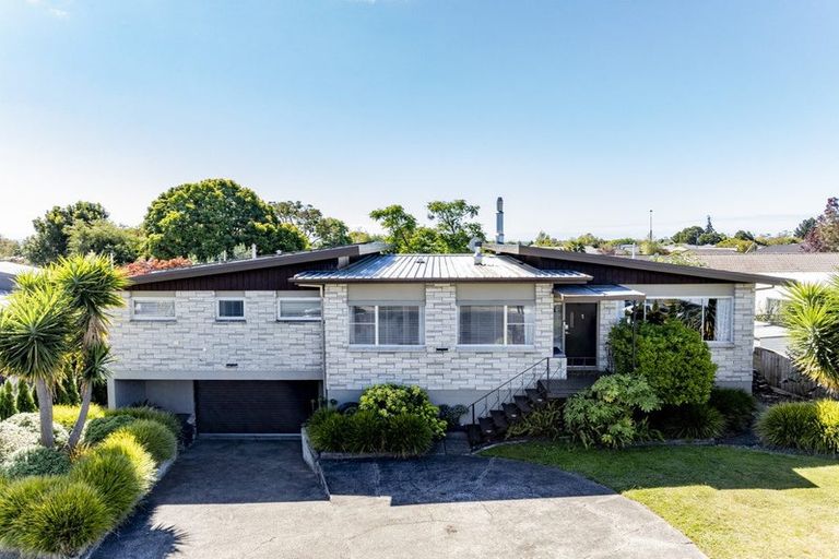 Photo of property in 1 Ashford Place, Havelock North, 4130