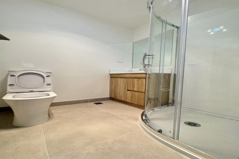 Photo of property in 250b Great North Road, Henderson, Auckland, 0612