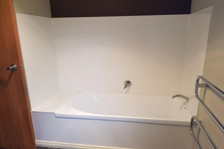 Photo of property in 28 Bulteel Street, New Plymouth, 4310