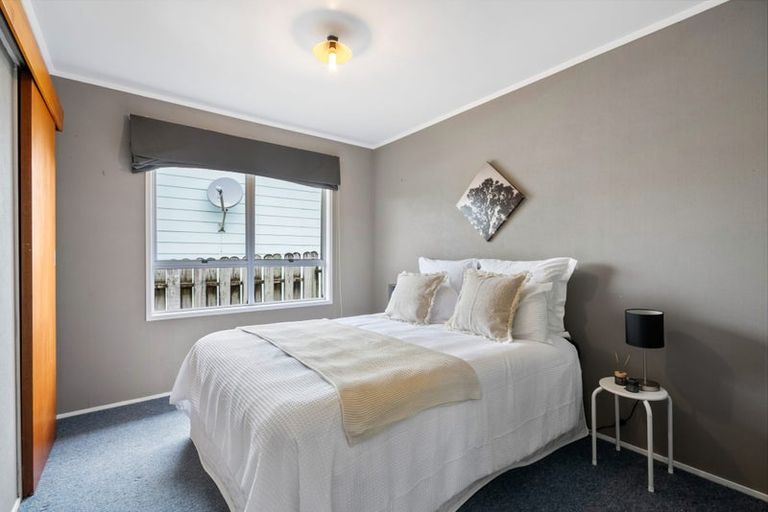 Photo of property in 12 Curlew Place, One Tree Point, 0118