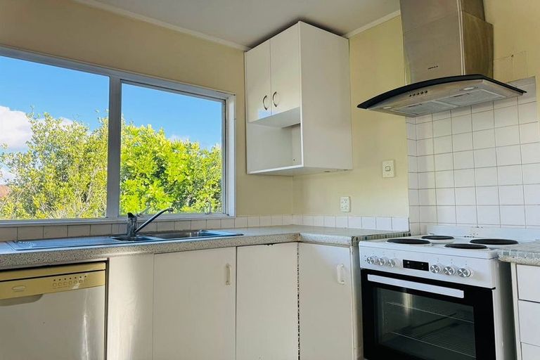 Photo of property in 1/22 Becroft Drive, Forrest Hill, Auckland, 0620