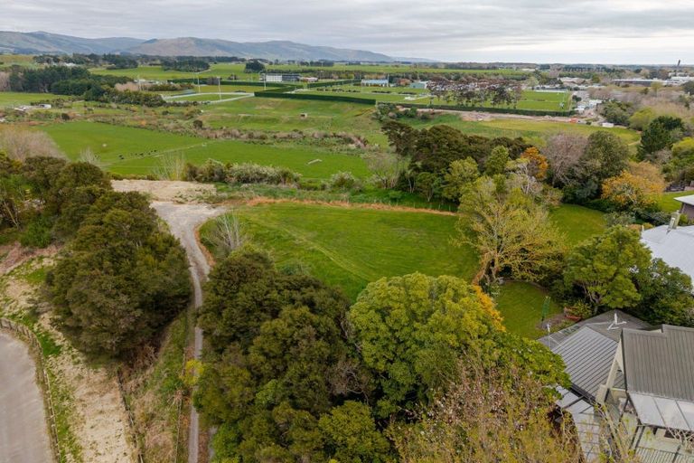 Photo of property in 2 Three Paddock Lane, Fitzherbert, Palmerston North, 4410