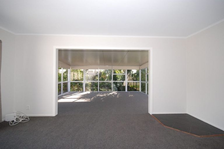 Photo of property in 58 Sunnyside Road, Sunnyvale, Auckland, 0612