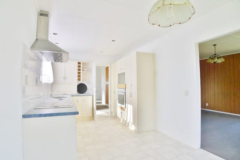 Photo of property in 14 Ewbank Place, Manurewa, Auckland, 2102