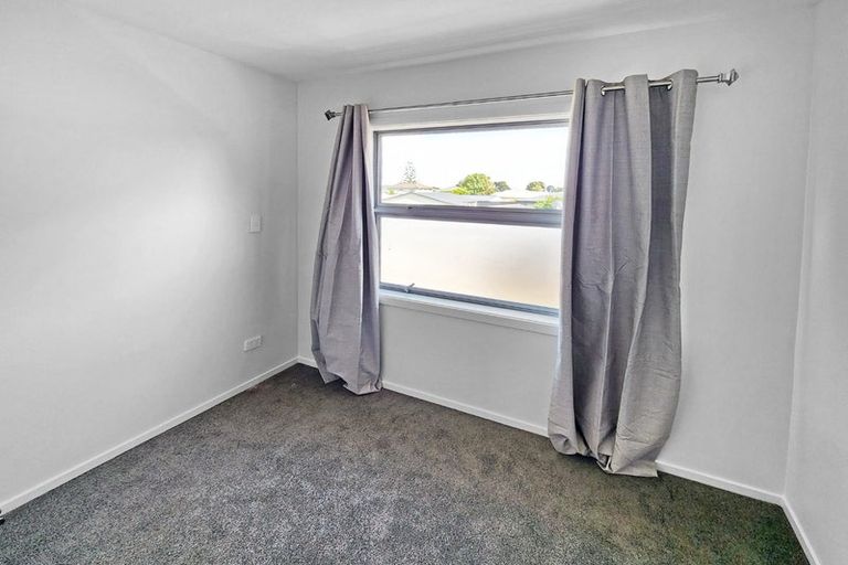 Photo of property in 3/12 Mana Avenue, Titahi Bay, Porirua, 5022