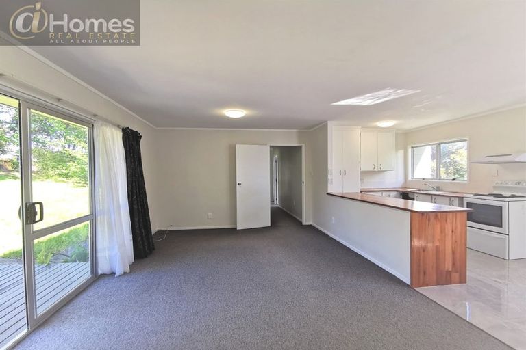 Photo of property in 44 Cedar Heights Avenue, Massey, Auckland, 0614