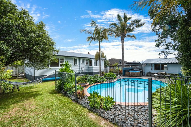 Photo of property in 6 Boler Place, New Lynn, Auckland, 0600