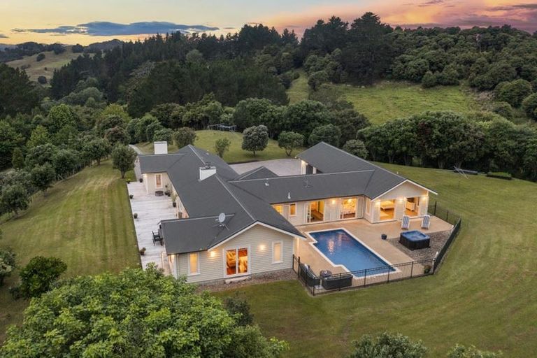 Photo of property in 551 Upper Waiwera Road, Puhoi, Silverdale, 0994