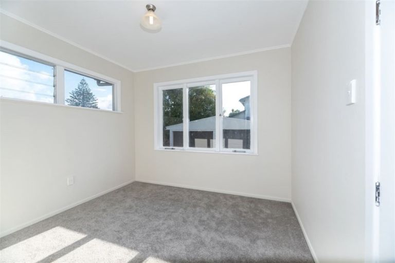 Photo of property in 4 Longburn Road, Henderson, Auckland, 0610
