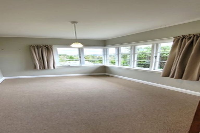 Photo of property in 32 Victoria Road, New Plymouth, 4310