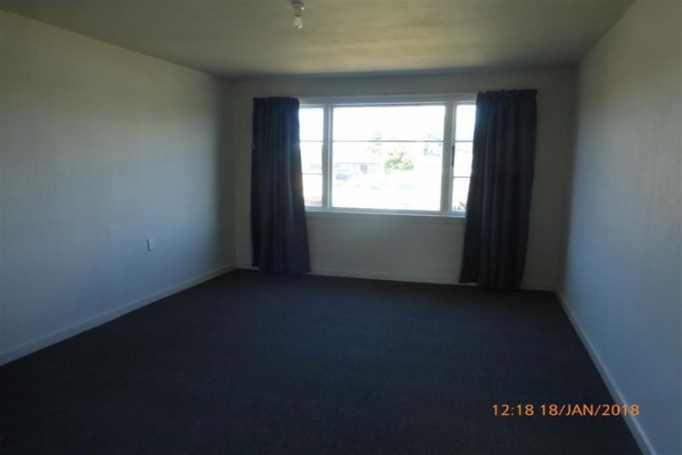 Photo of property in 17 Shortland Street, Wainoni, Christchurch, 8061